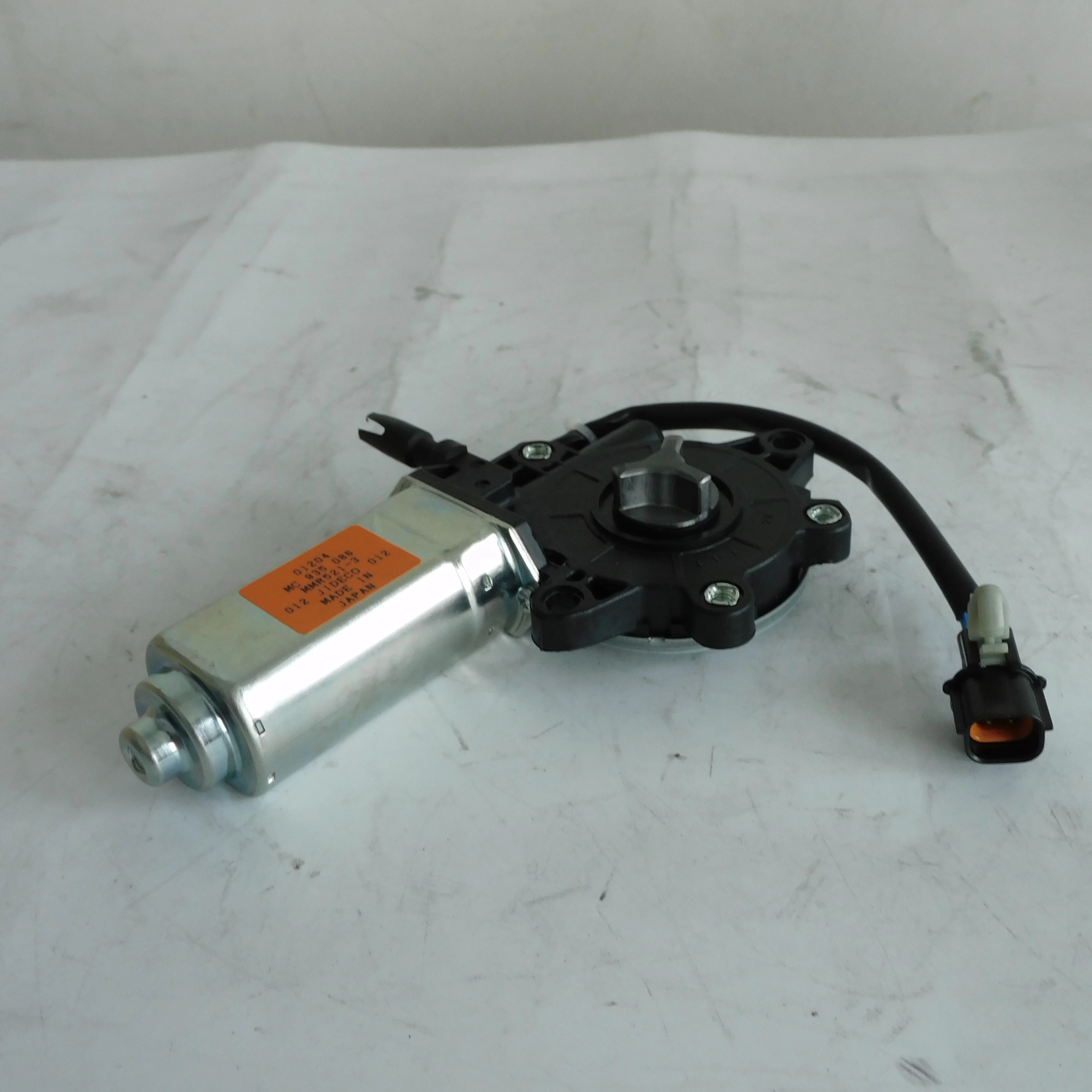 MC935086 Power Window Motor - Reliable Performance for 4M50