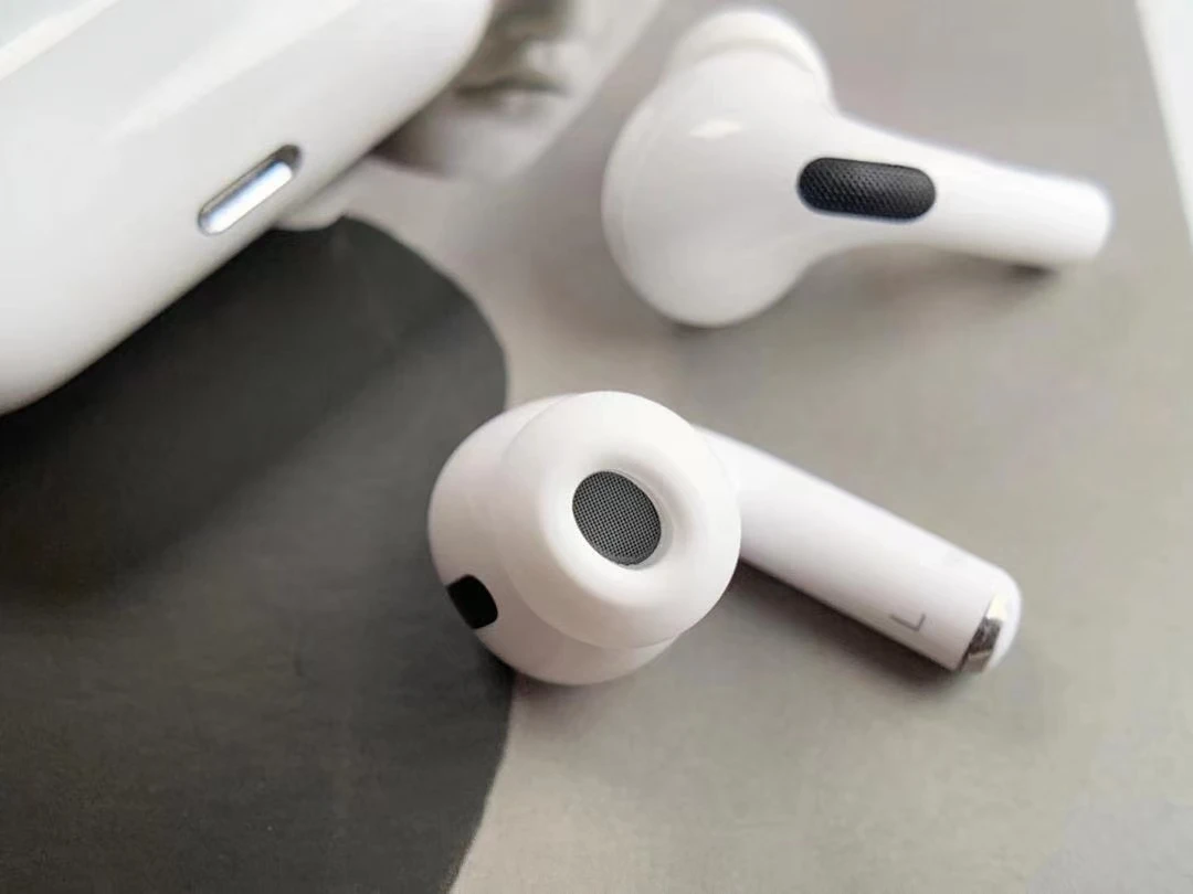 noise cancelling earbuds for iphone