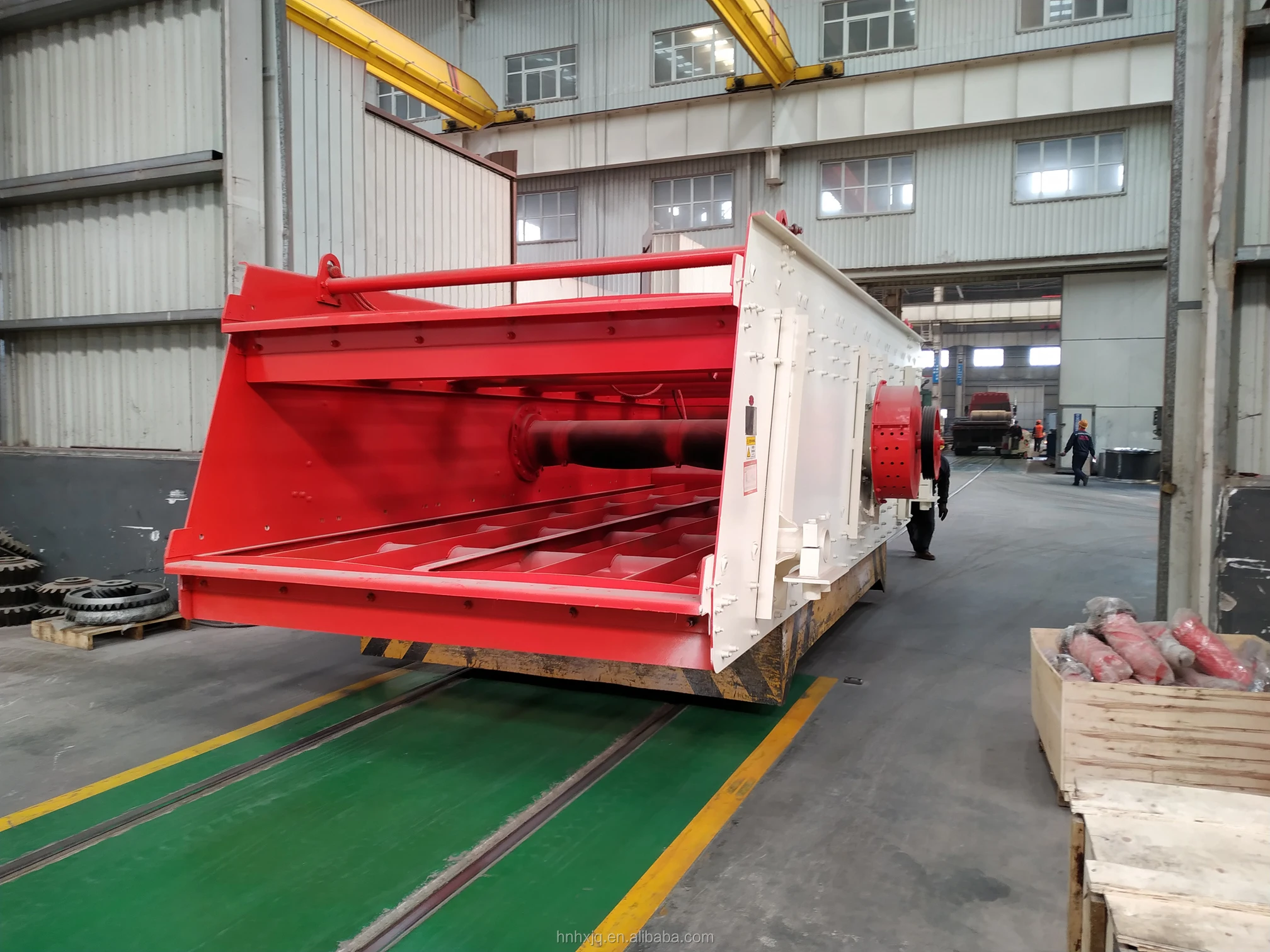Mining Crushing Machine China Express to Sri Lanka Hongxing Vibrating Screen Sieve HX Vibrating Screen