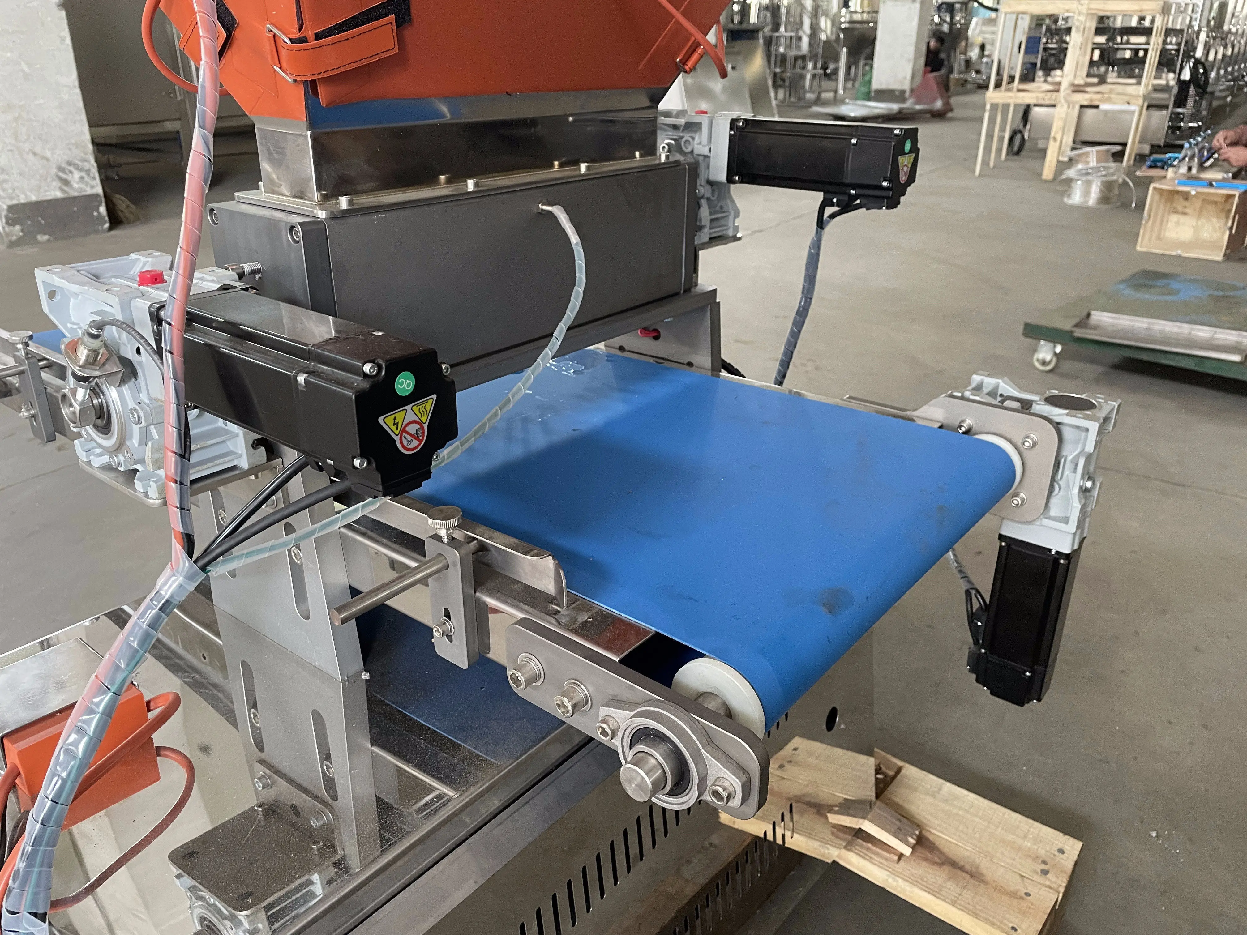 Multi-function Small Mini Vitamin Manufacture Automatic Production Part Fruit Jelly Bear Gummy Candy Bear Depositor Make Machine