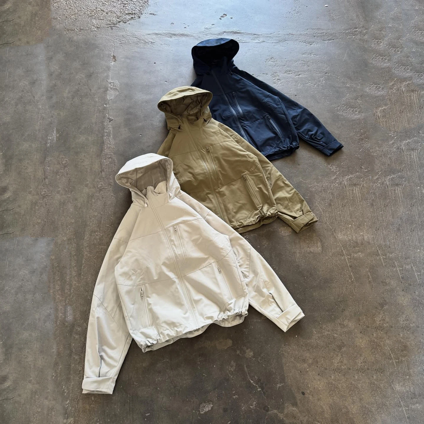 XINSHENG Custom Mens Waterproof Sportswear Outdoor Zip up Nylon Windbreaker Track Jacket with Hood for Men manufacture