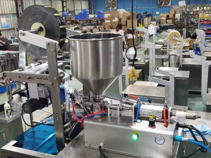 Irregular Shape Small Sample Sachet Packing Machine Liquid Cream Lotion Cosmetic Oil Machine Packing Machine