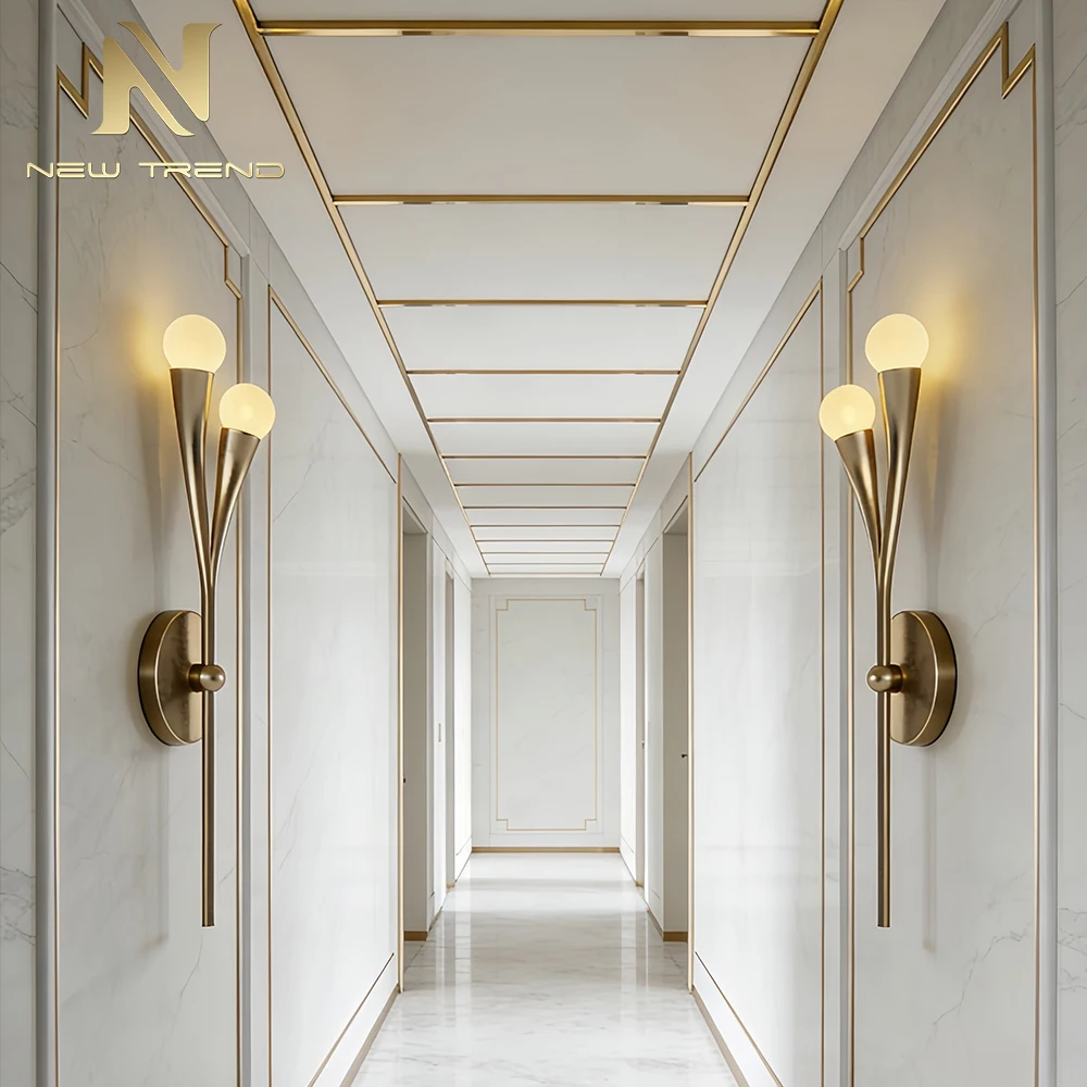 Applique murale moderne CPL-480 en laiton brossé – Lampe de chevet à globe en verre opalin laiteux LED pour chambre d’hôtel