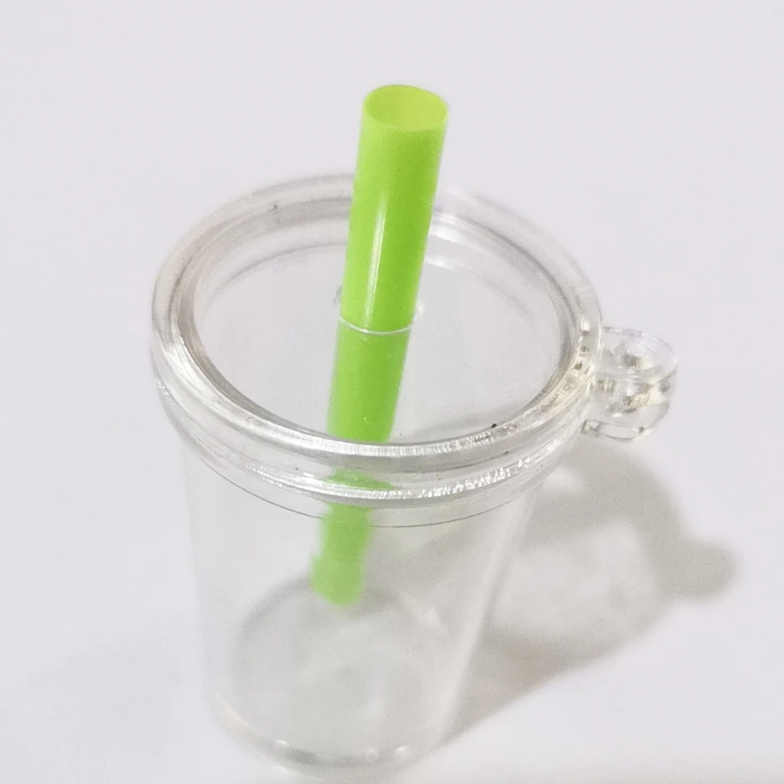 Floating Creative Hot Selling Empty DIY Flat Top Mini Flat Cover Tea Cup Shape Keychains Acrylic Key Chain With Colorful Straws