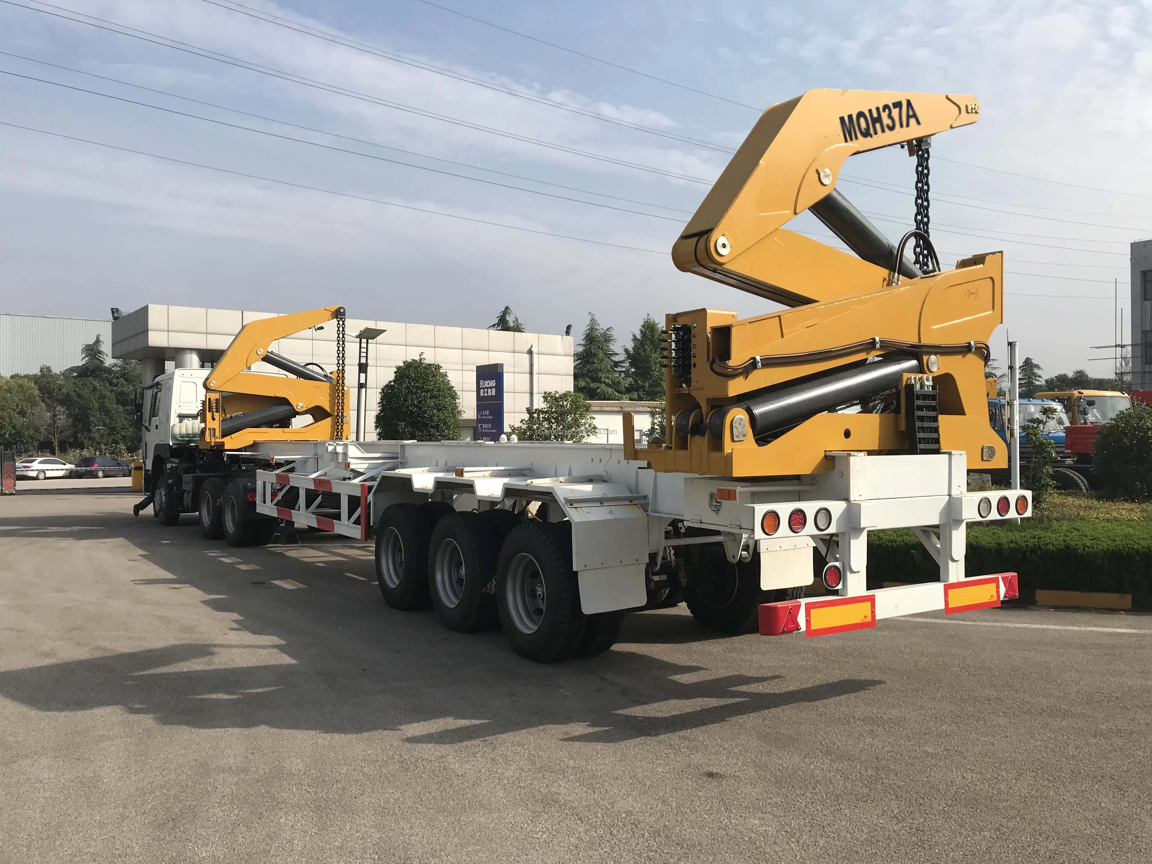 Container Side Loader 3 Axle - Efficient Lifting Solutions