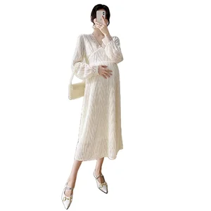 V-neck Lace-trimmed Long-sleeve Loose-fitting Bodycon Dress for Fall and Winter