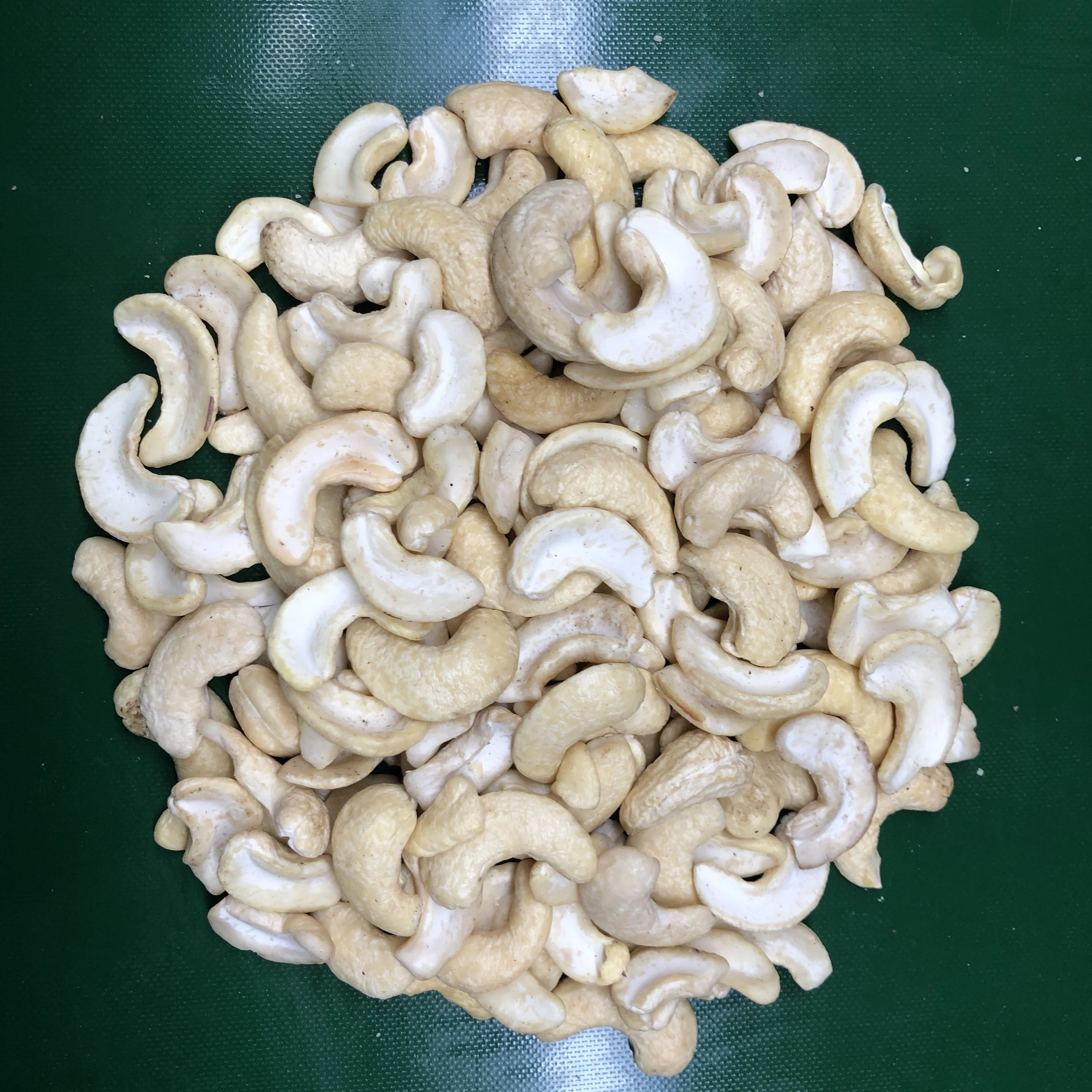 High Quality Low Fat Raw and Fresh Cashew Kernels Whole and Broken Fresh Nut Snack Best Price