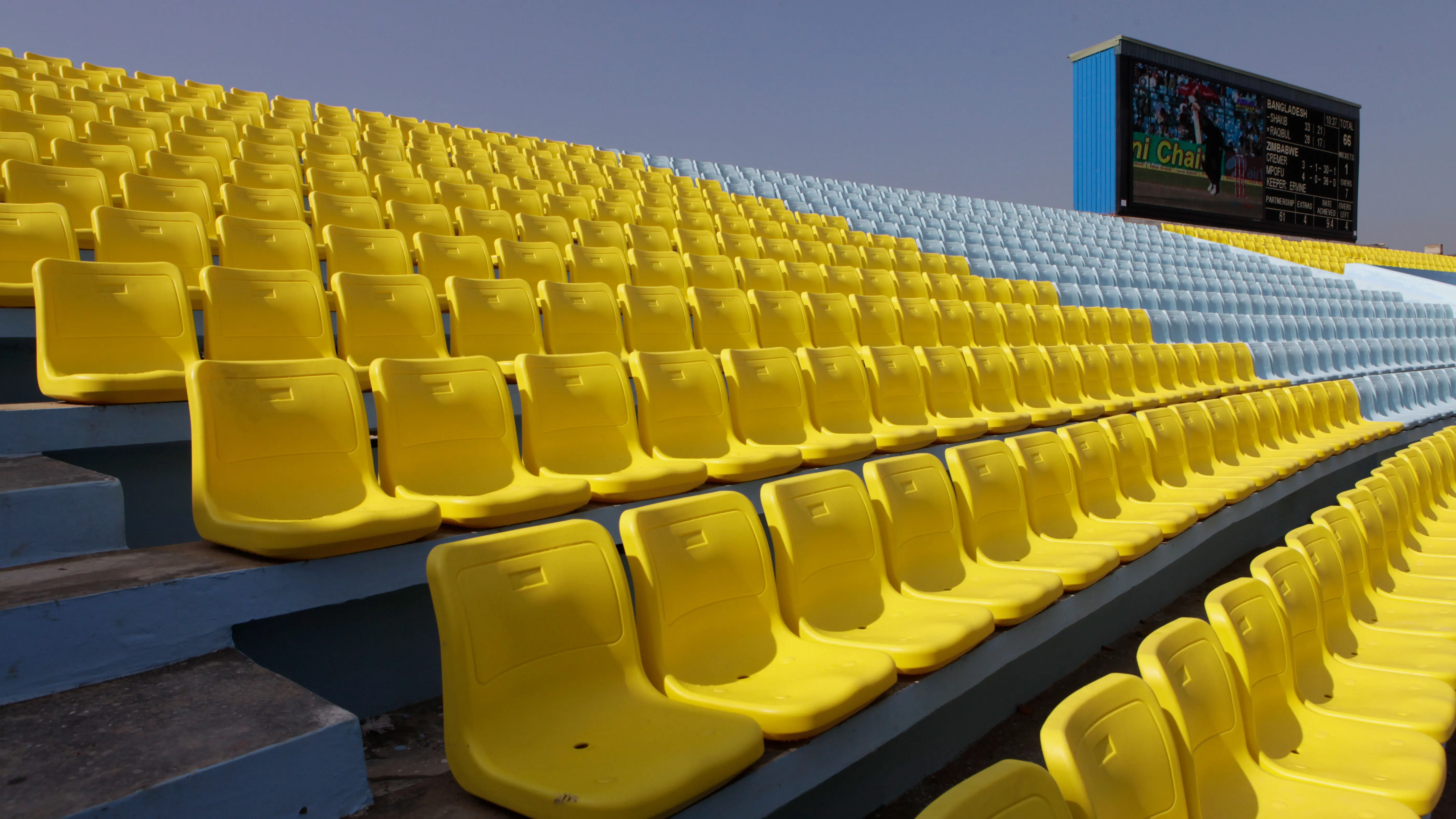 Сиденье для стадиона. Сиденья на стадионе. Сидения складные для стадиона. Стадион с желтыми сиденьями. Пластмассовое сиденье для стадионов са 015.