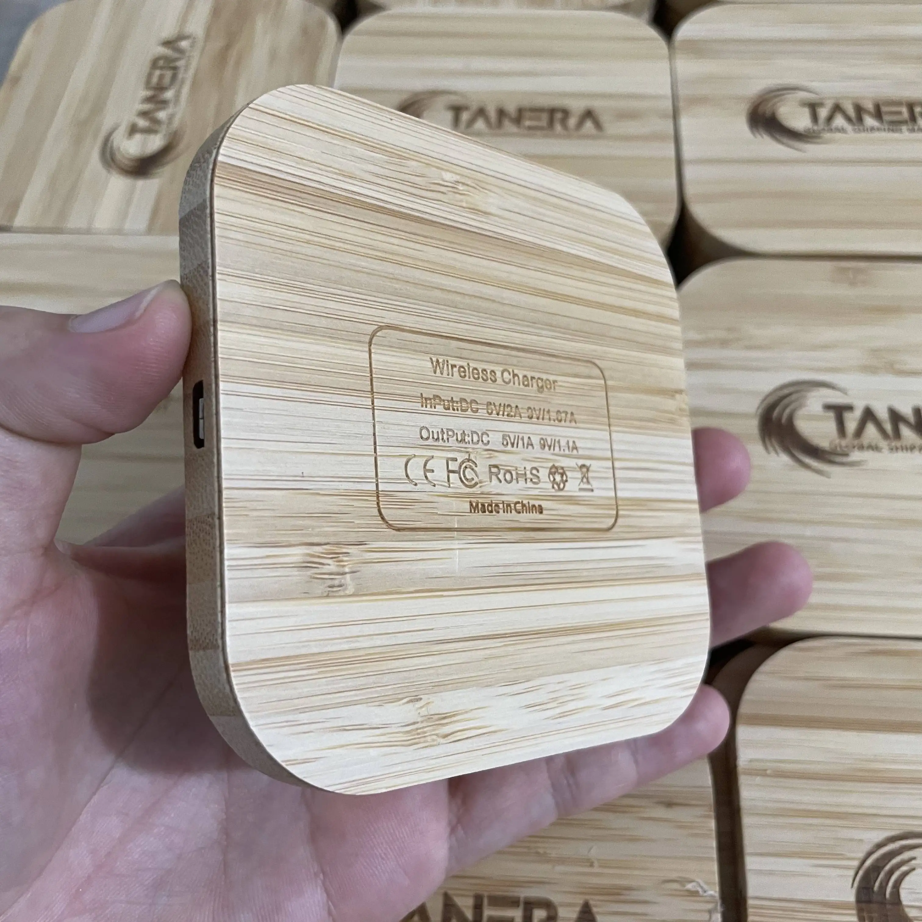 Bamboo Charging Station Custom Mobile Smart Phone Slim Square Wooden Pad 15w 10w 20w 30W 35W Wood Wireless Chargers Plates