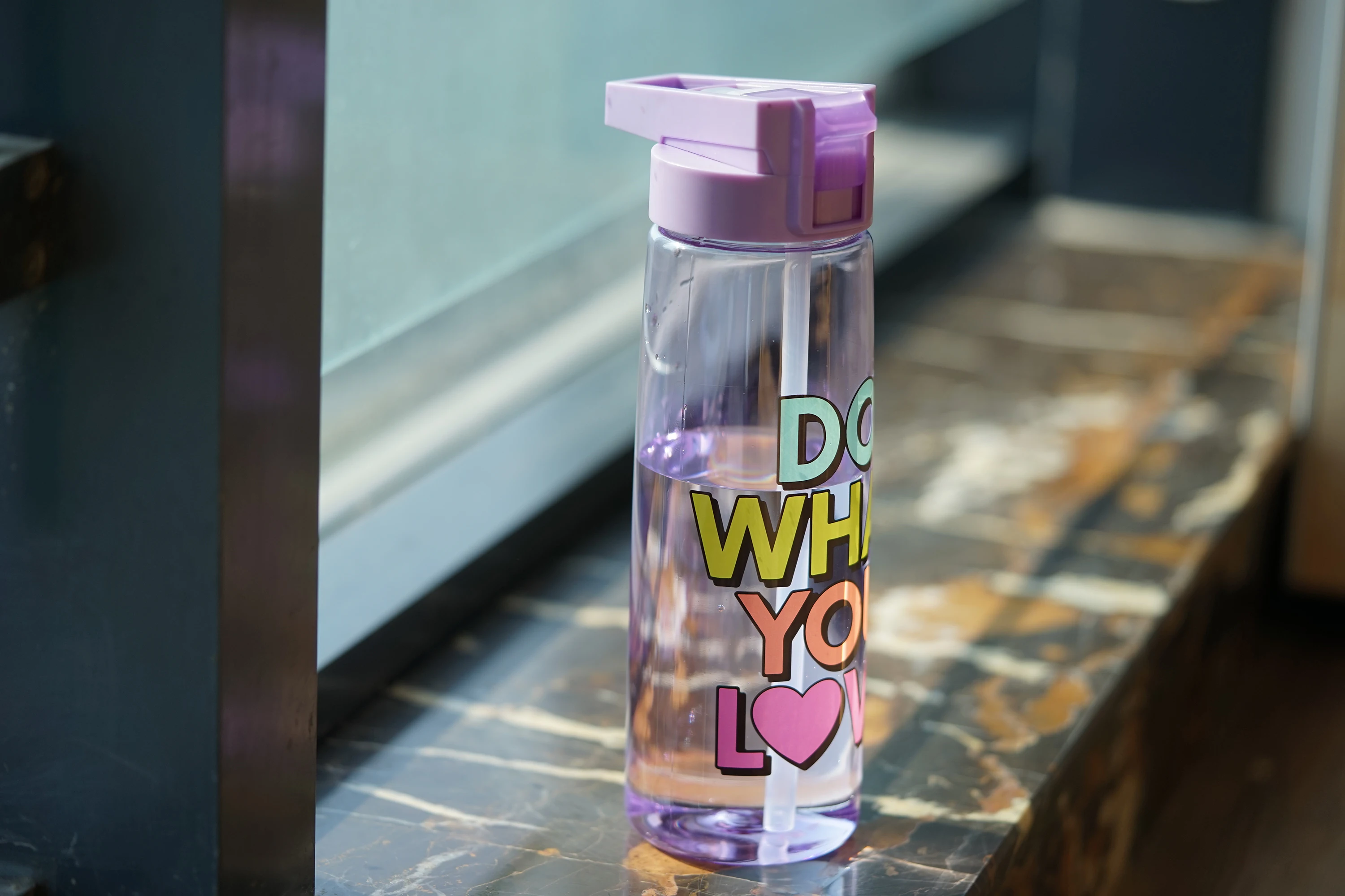 BPA-Free 800ml Kids Plastic Sports Water Bottle with Cap Classic Outdoor Design for Hiking & Travel With Straw