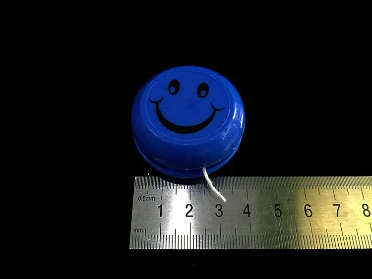 Классические пластиковые игрушки Йо-Йо среднего размера с улыбающимся лицом для детей 45 мм в капсулах