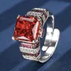 Bague rouge chinoise taille ouverte coupe fleur de glace
