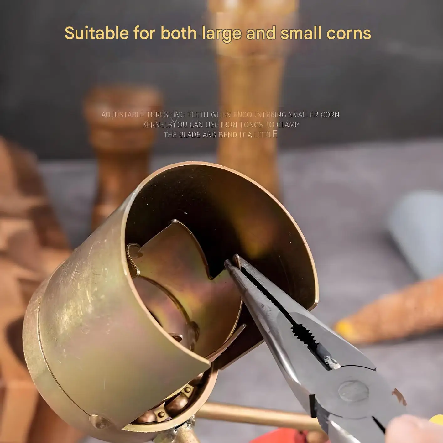 Hot Sale Small Household Corn Thresher Machine Manual Hand Corn Baler Husker Maize Sheller Husk Peeling Machine