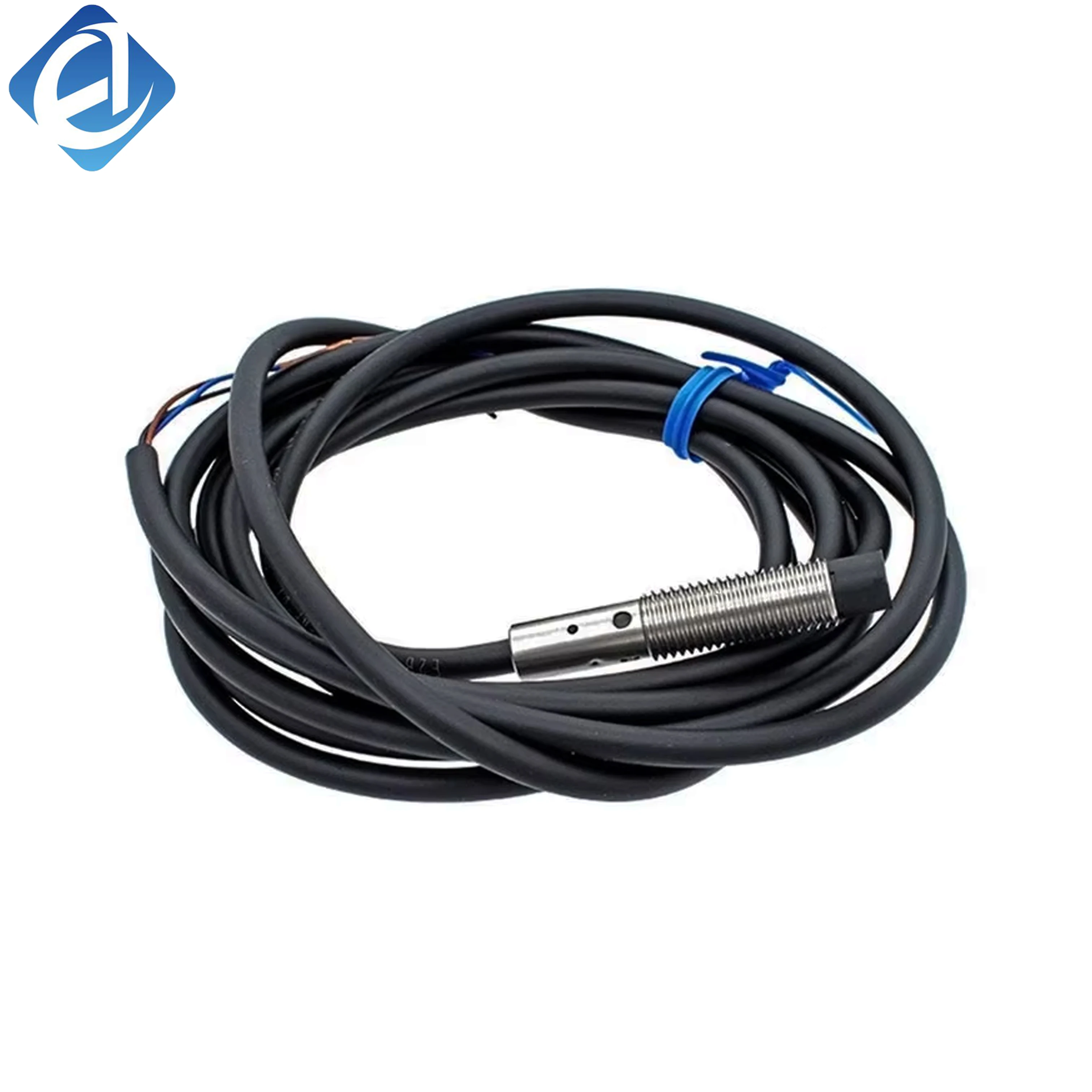 Uus originaalne E2B-M30LN20-WZ-B1 Omroni E2B-seeria induktiivne lähedussensor, mida kasutatakse metallist objektide tuvastamiseks, piiripositsioneerimiseks ja töödeldavate detailide loendamiseks tööstuslikus automaatikaseadmes.
