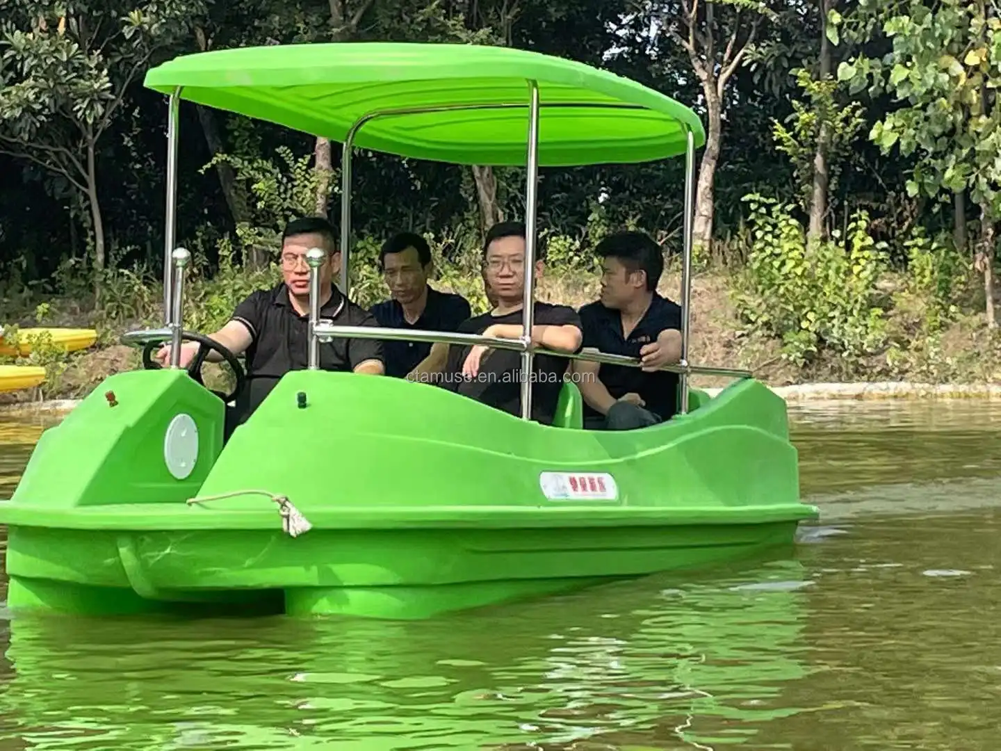 4-5 Seater Water Electric Leisure Boat For Amusement Park Water Park ...