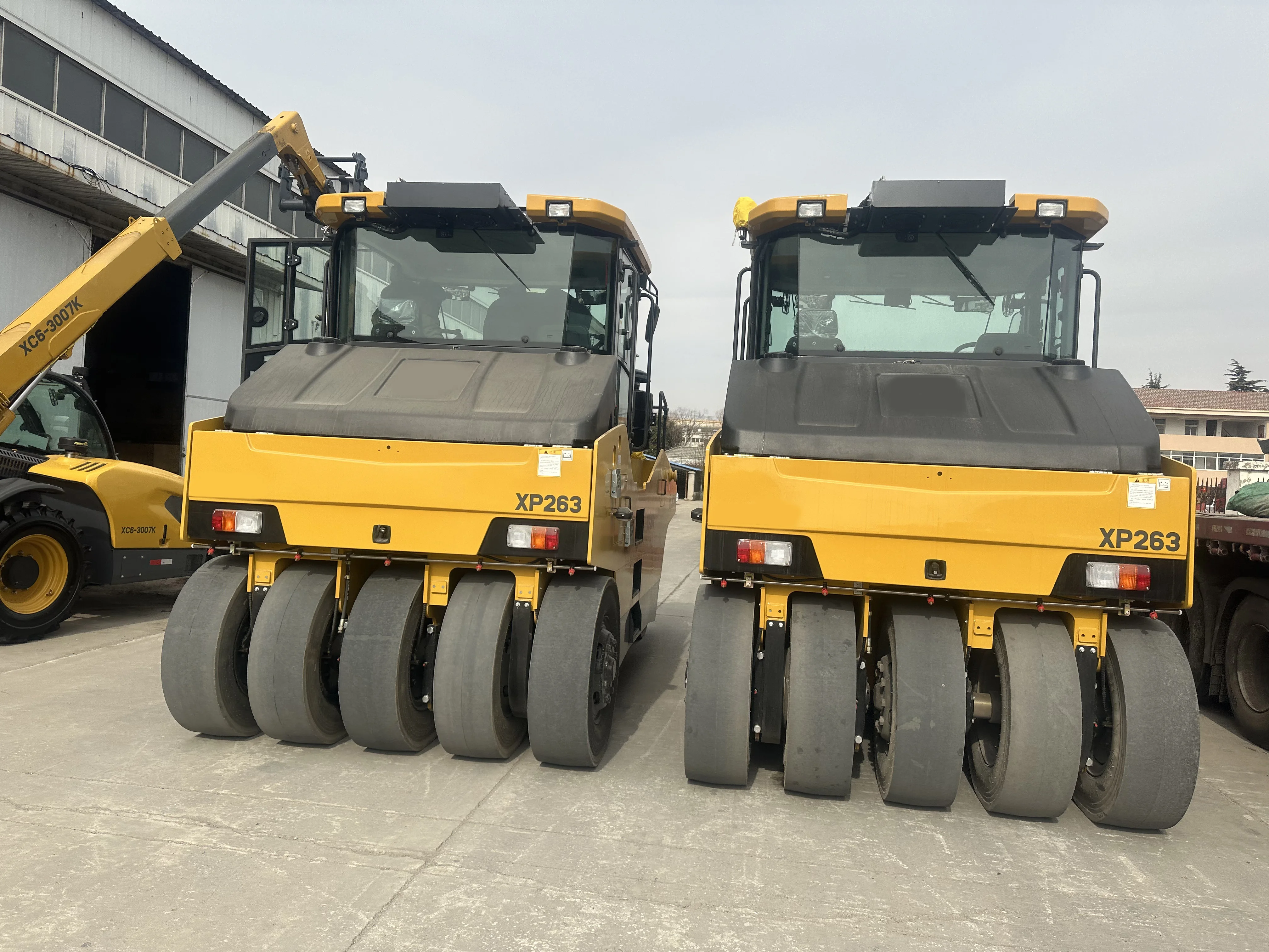 XP263 26T Rubber Tire Road Roller Compactor Available| Alibaba.com