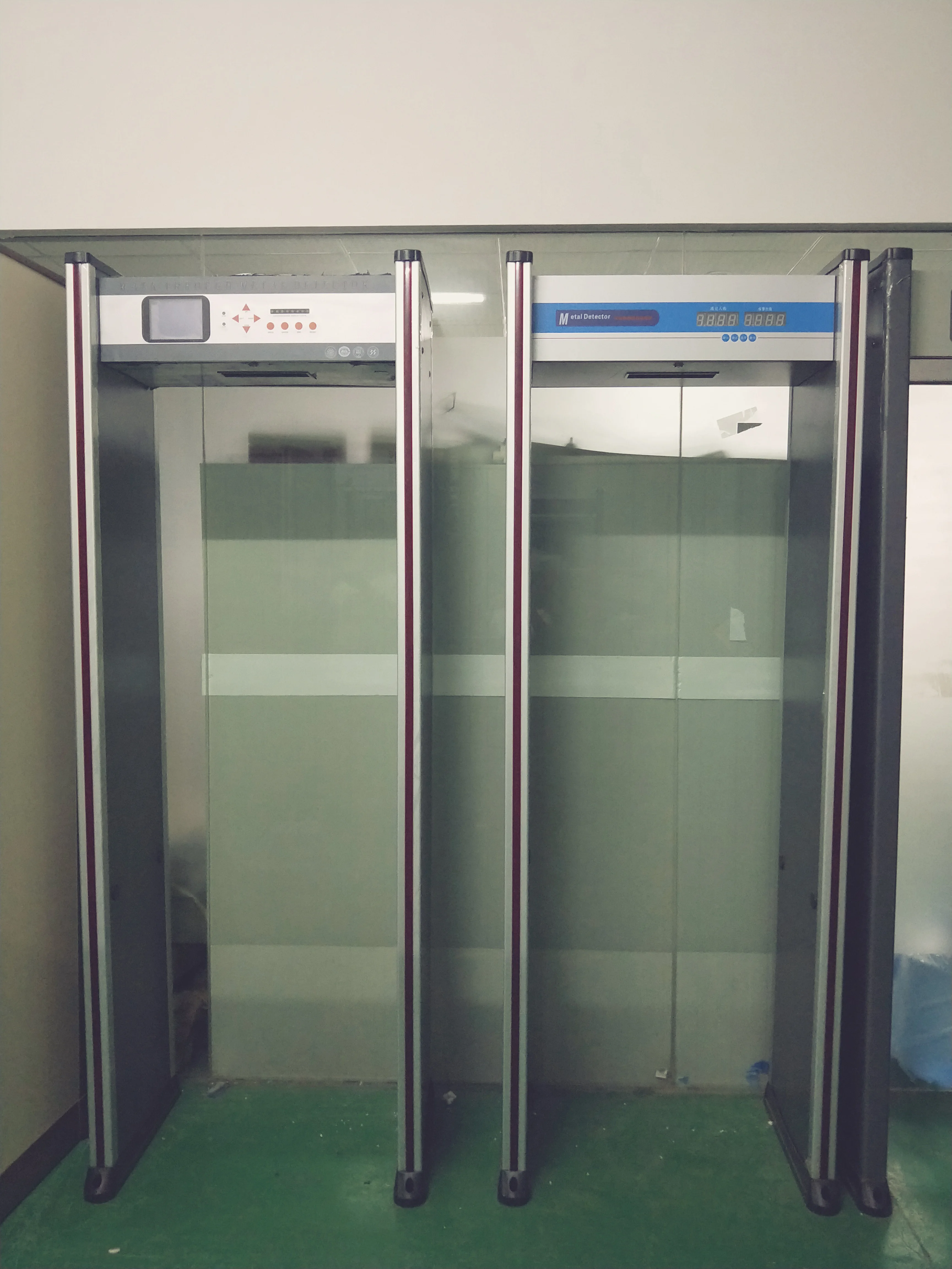 空港用アーチ型金属探知機ゲート 200x70x56cm 調整可能な感度