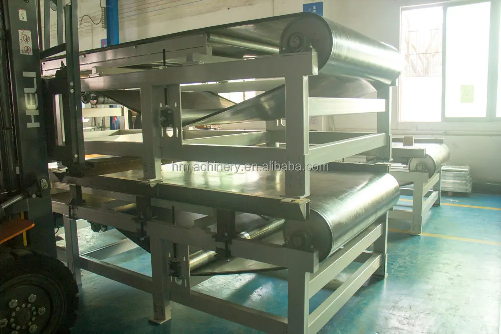 Hongrui High quality height adjustable assembly conveyor With baffle factory