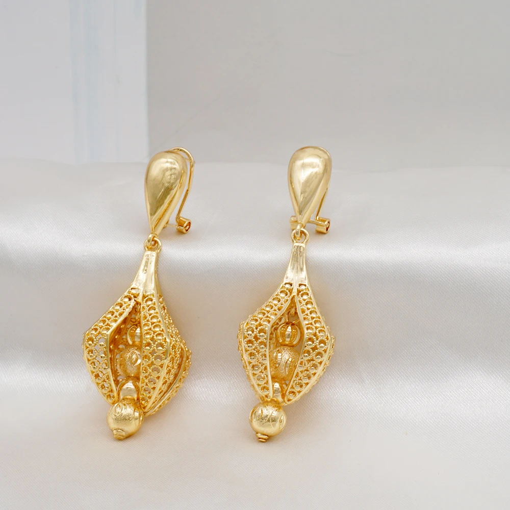 Pin by sarayu jandhyala on gold desings | Big earrings gold, Gold earrings  designs, Temple jewellery earrings