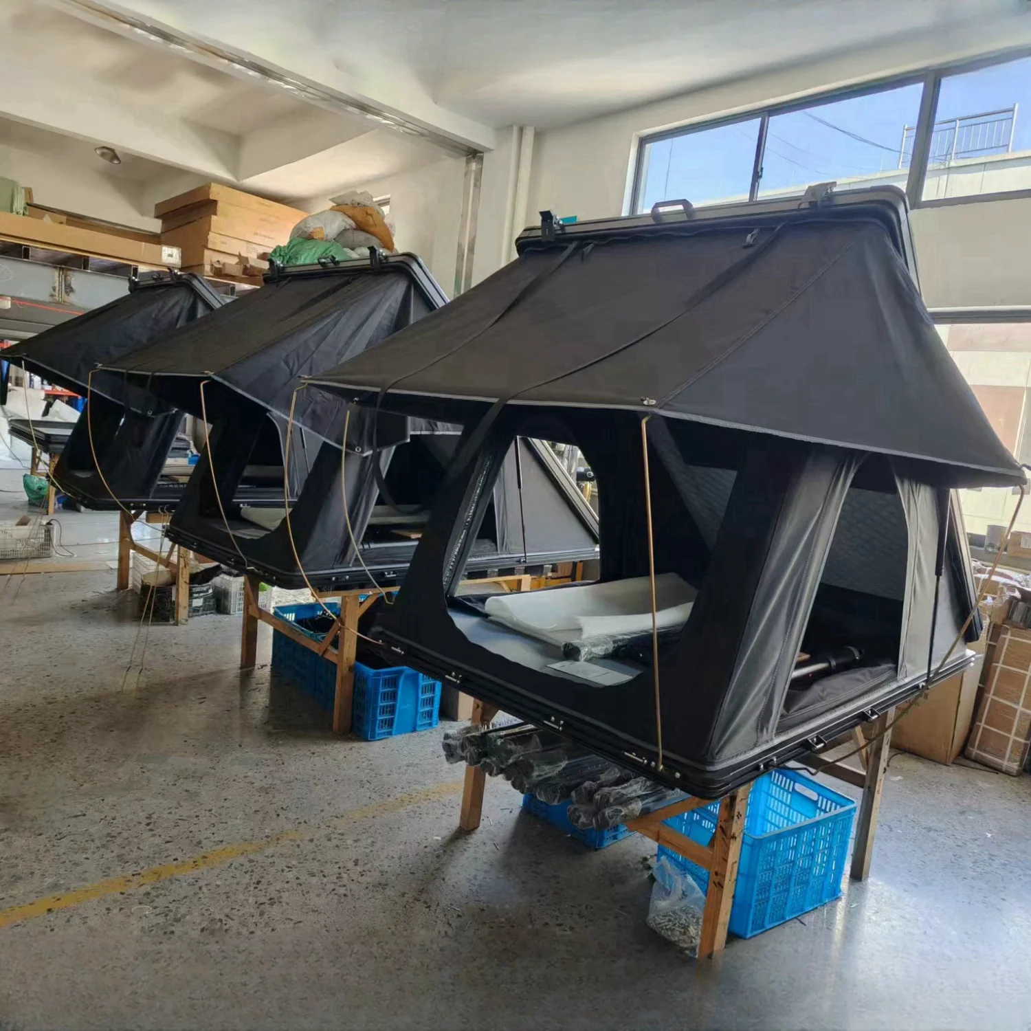 BIENTE Hard Shell Roof Top Tent for Toyota SUV Jeep Truck Van for Car Camping Rooftop Tent