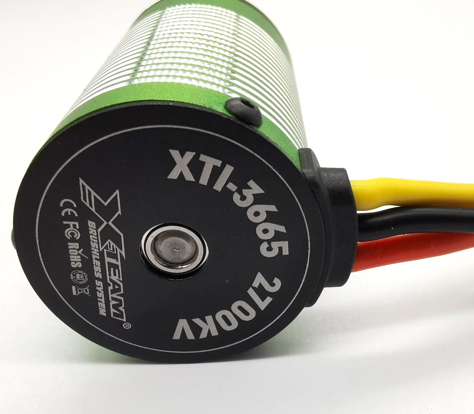 新品 XTEAM 【3665-2700KV】 ブラシレスモーター2700KV 4極はRCボート