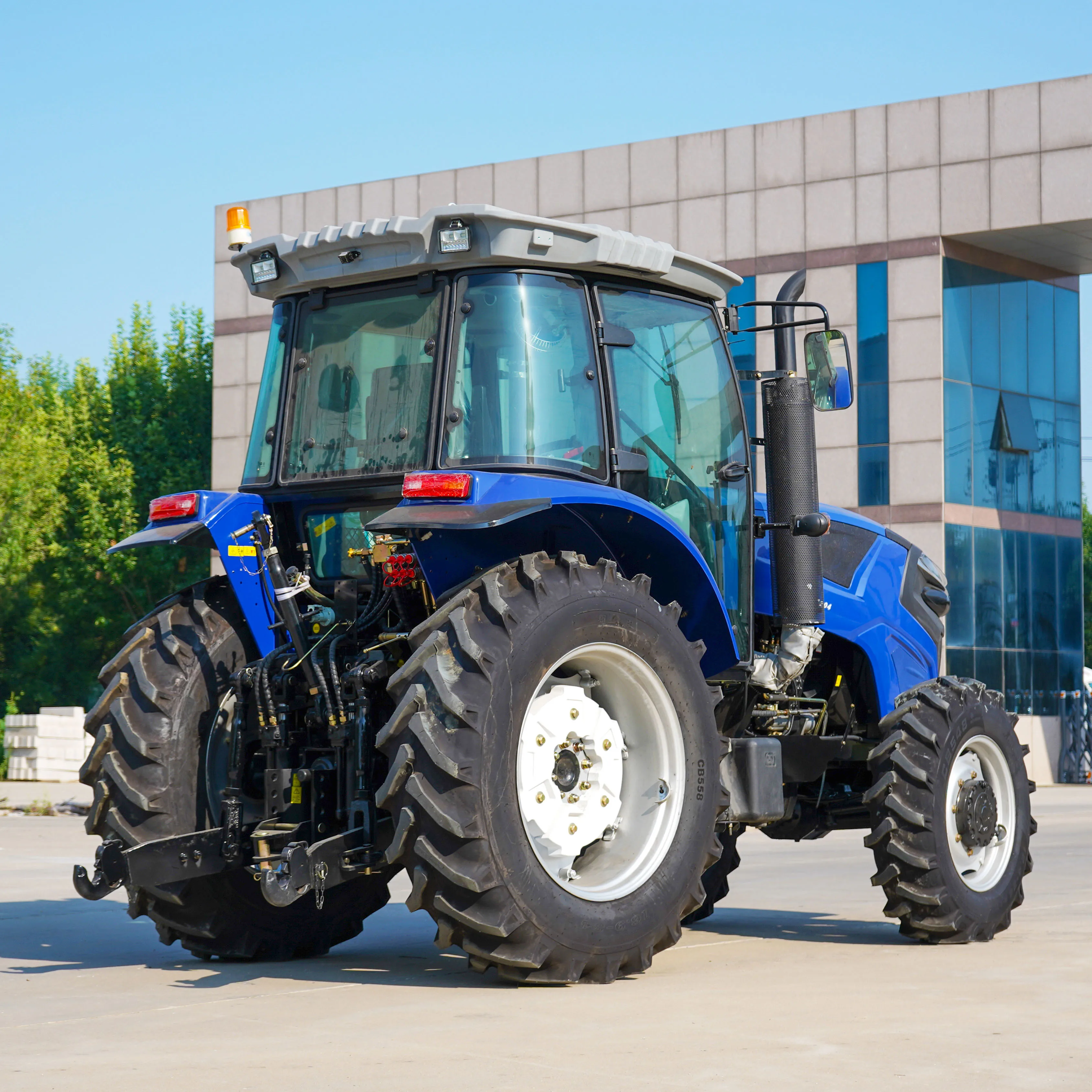 Alibaba.com: 45HP 50HP 4WD agricultural farm tractor with ROPS cabin ...