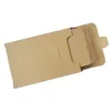 Boîte en papier kraft remplie de cartes en papier kraft