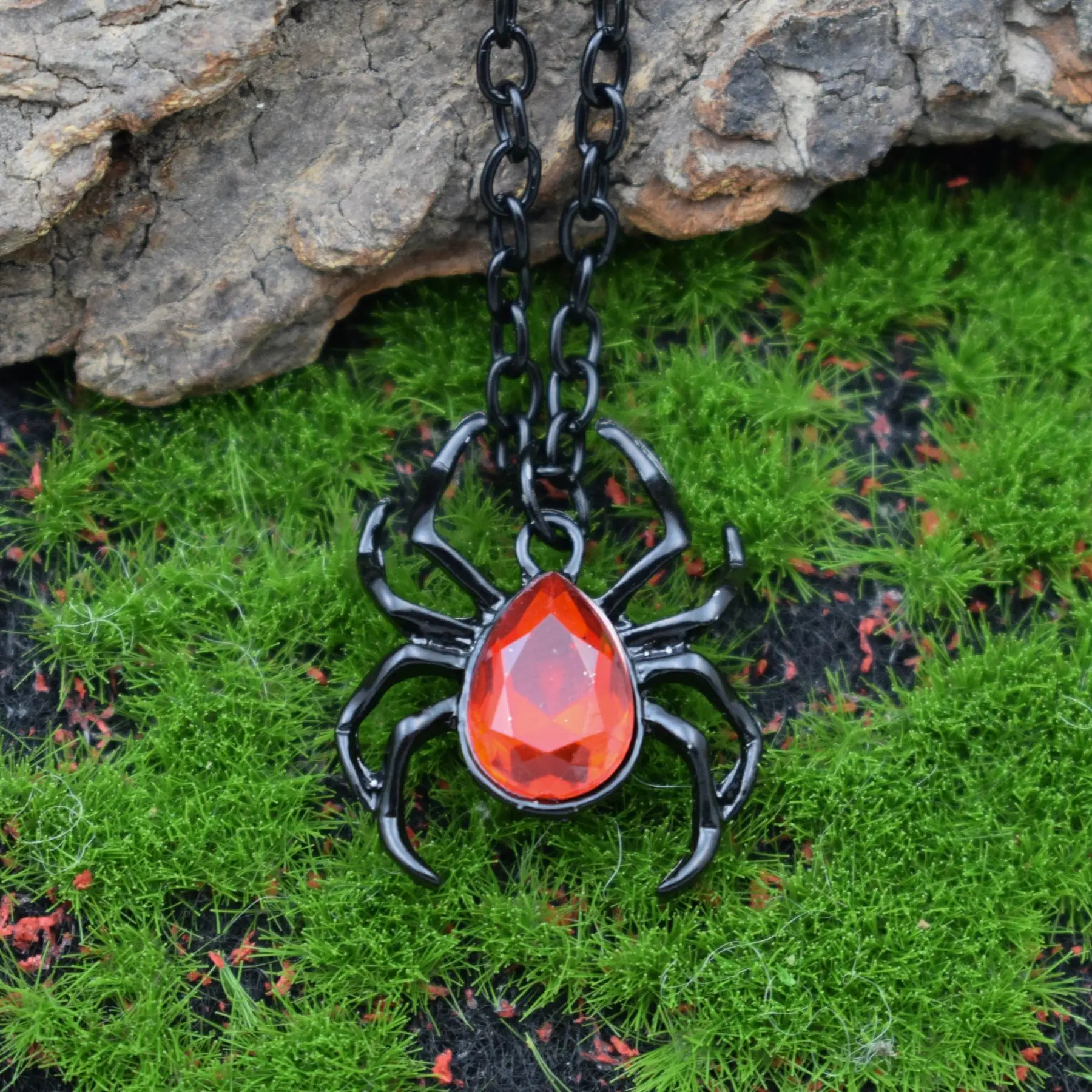 Collana Gotica Donna In Velluto Nero Con Ciondolo Ragno E Cristallo Rosso - Girocollo Elegante Per Halloween E Look Alternativi