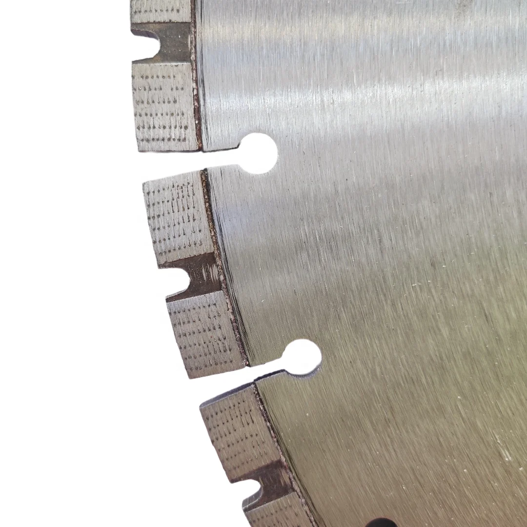 Multi-purpose concrete saw blade for all concrete types