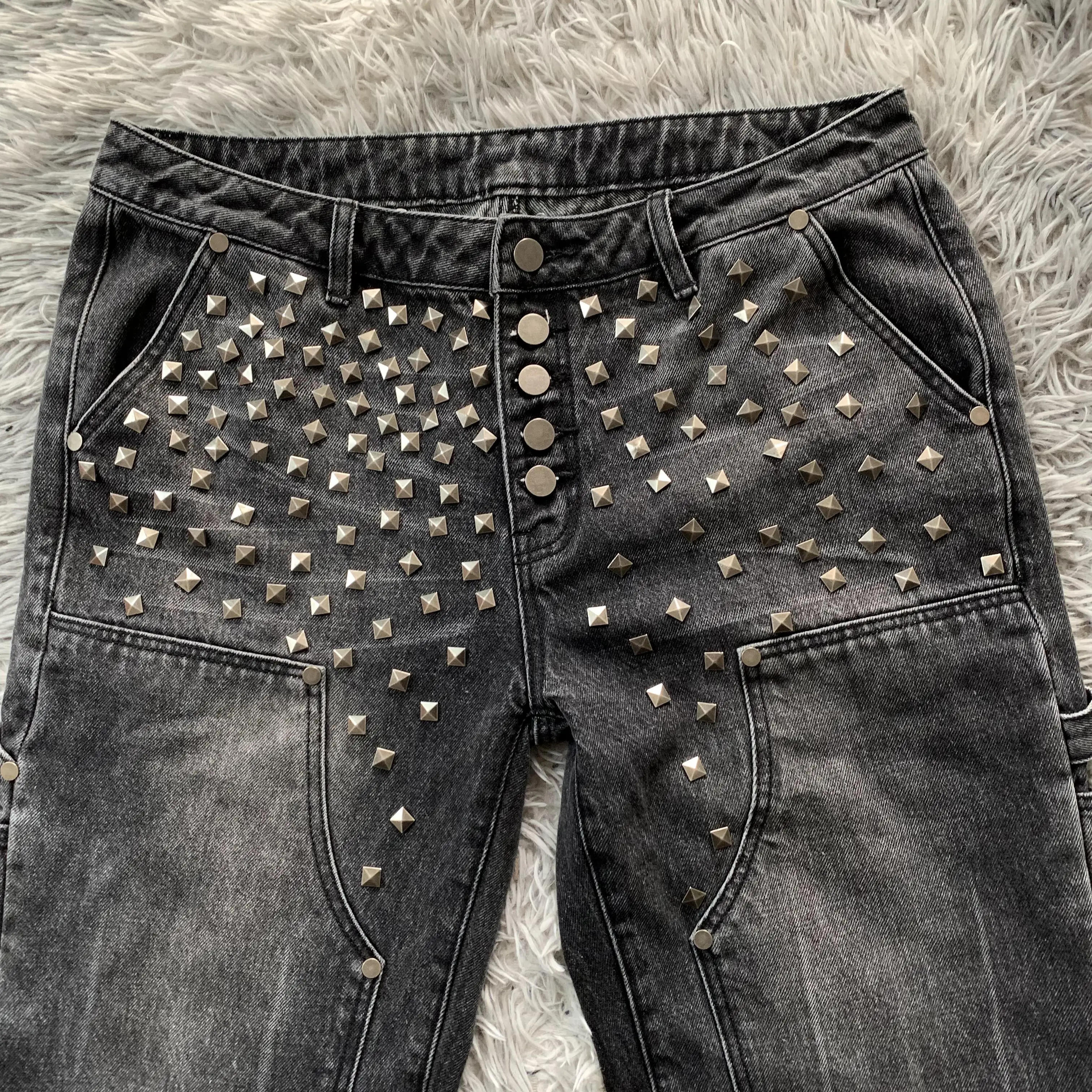 DENIMGUYS Multiple Metal Stud Decorate Distressed Jeans