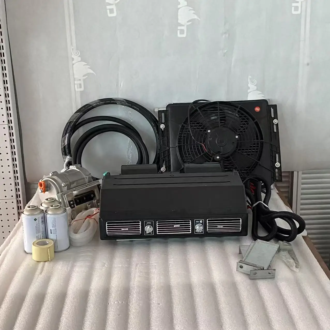 中国工場直販 激安 12V 車載用電動パーキングクーラー エアコン 