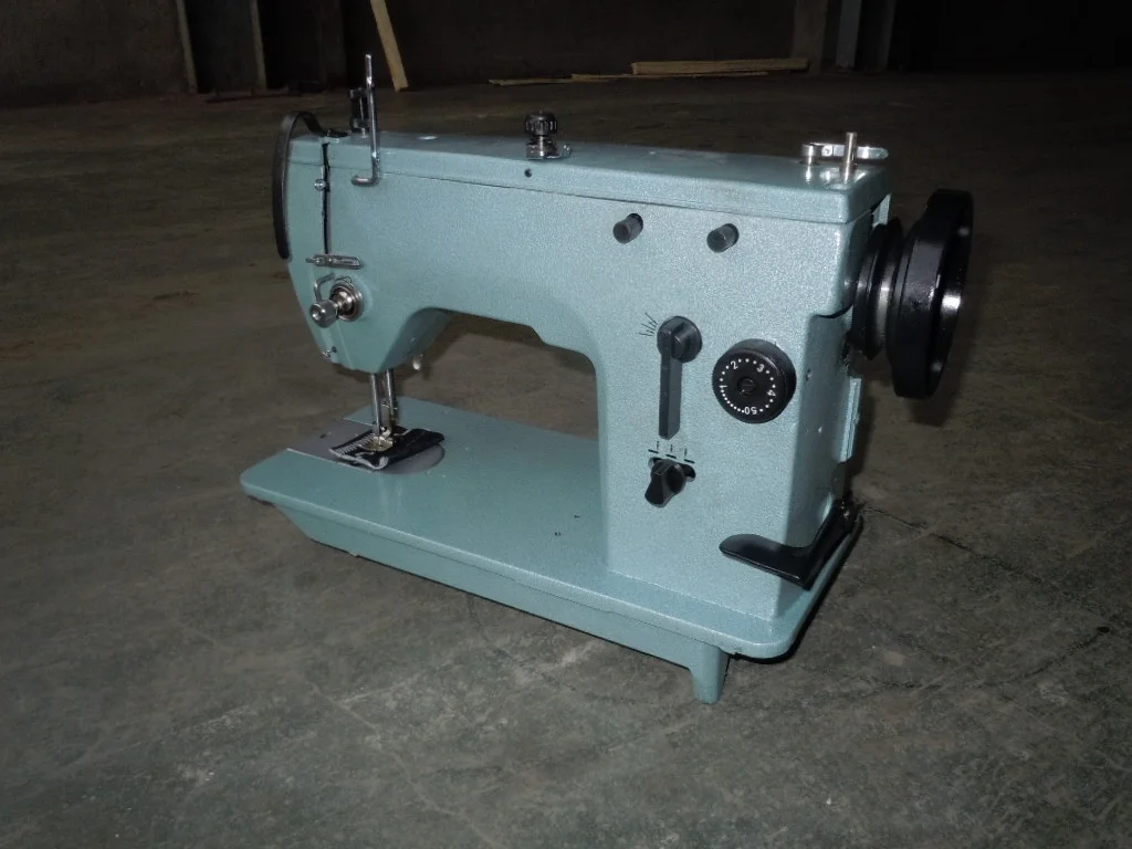 Model 20U33 High Speed Zigzag Embroidery Sewing Machine