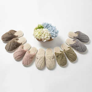 Custom Logo Indoor Winter Fluffy  PVC Outsole for Slippers Cushioning Anti-Slippery Plush Comfort Fur Couples Closed Toe