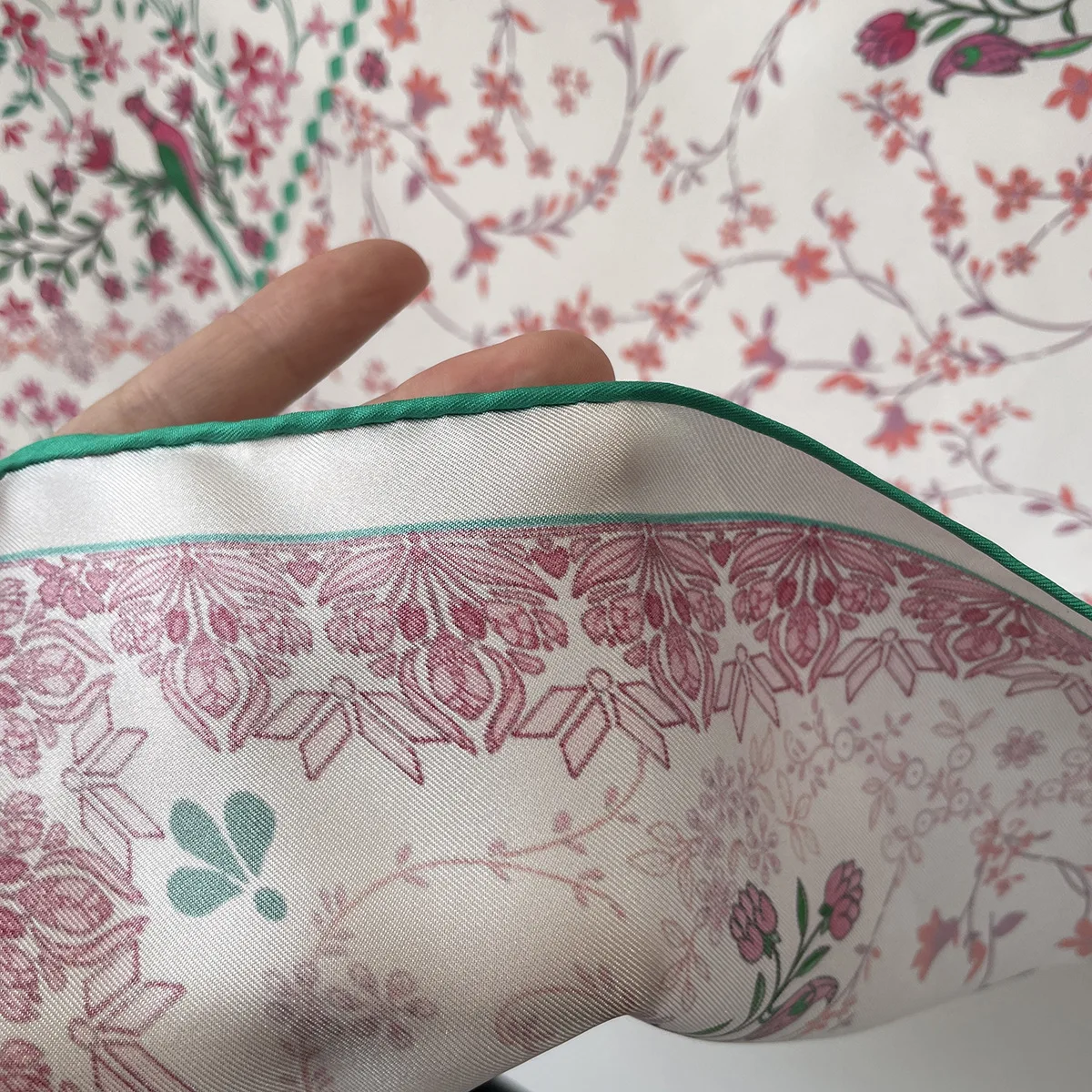 100% Silk Scarves Printing Service Designer Foulard En Soie Silk Bandana Women Square Custom Silk Scarf With Logo