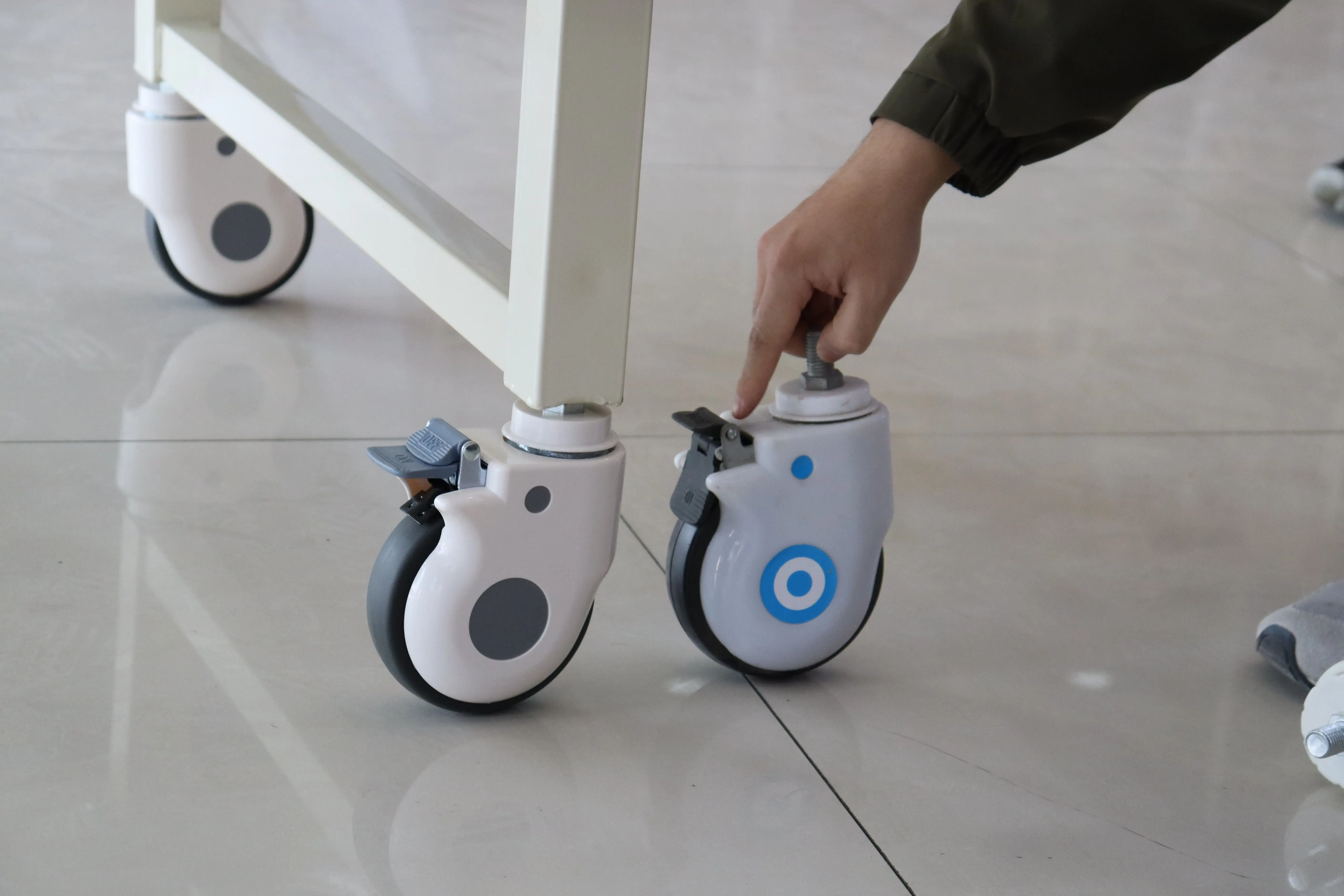 Factory Price Adjustable Stainless Steel Pillar Mattress IV Pole Manual Nursing Bed supplier