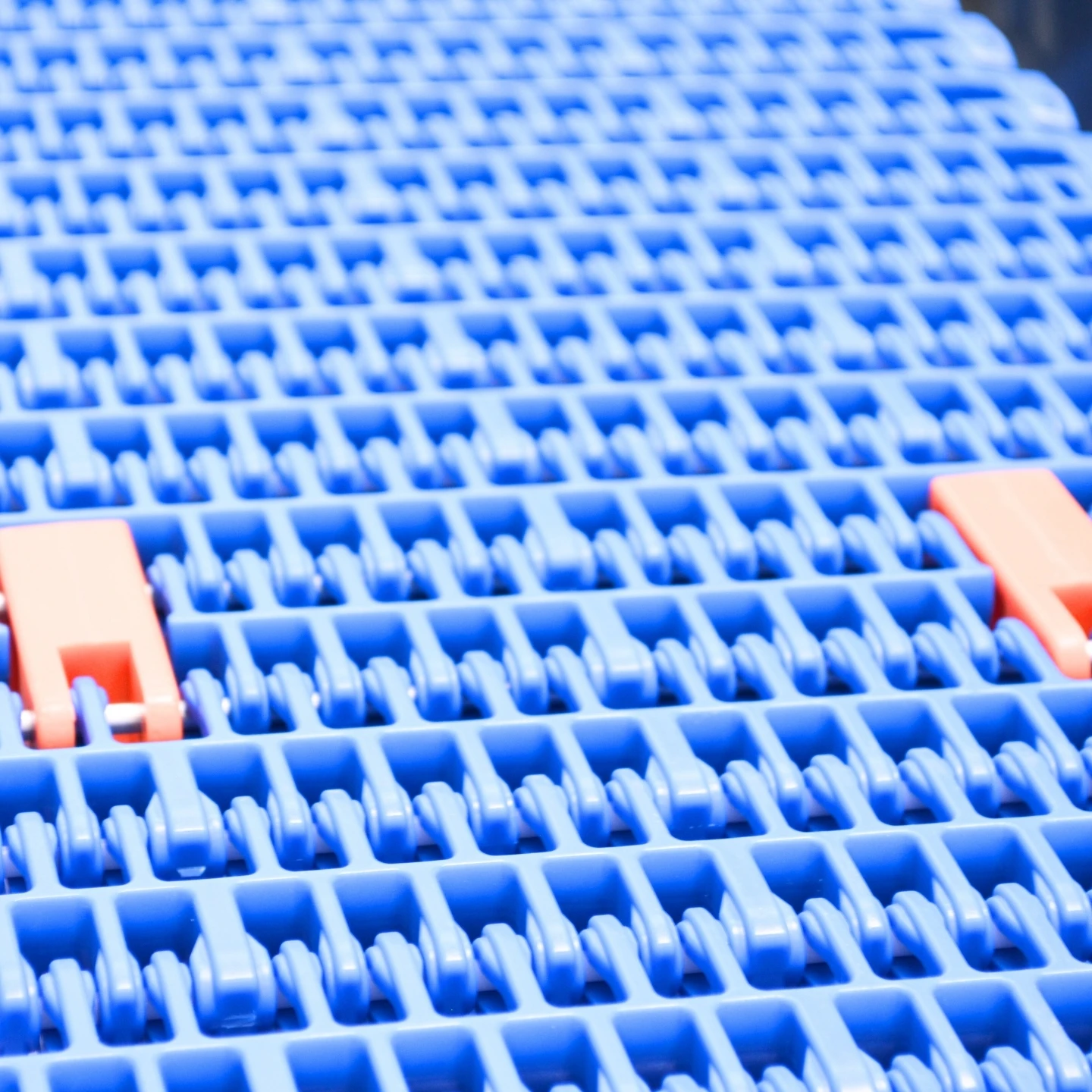 Stainless steel meat conveyor system modular belt and roller design for slaughterhouses
