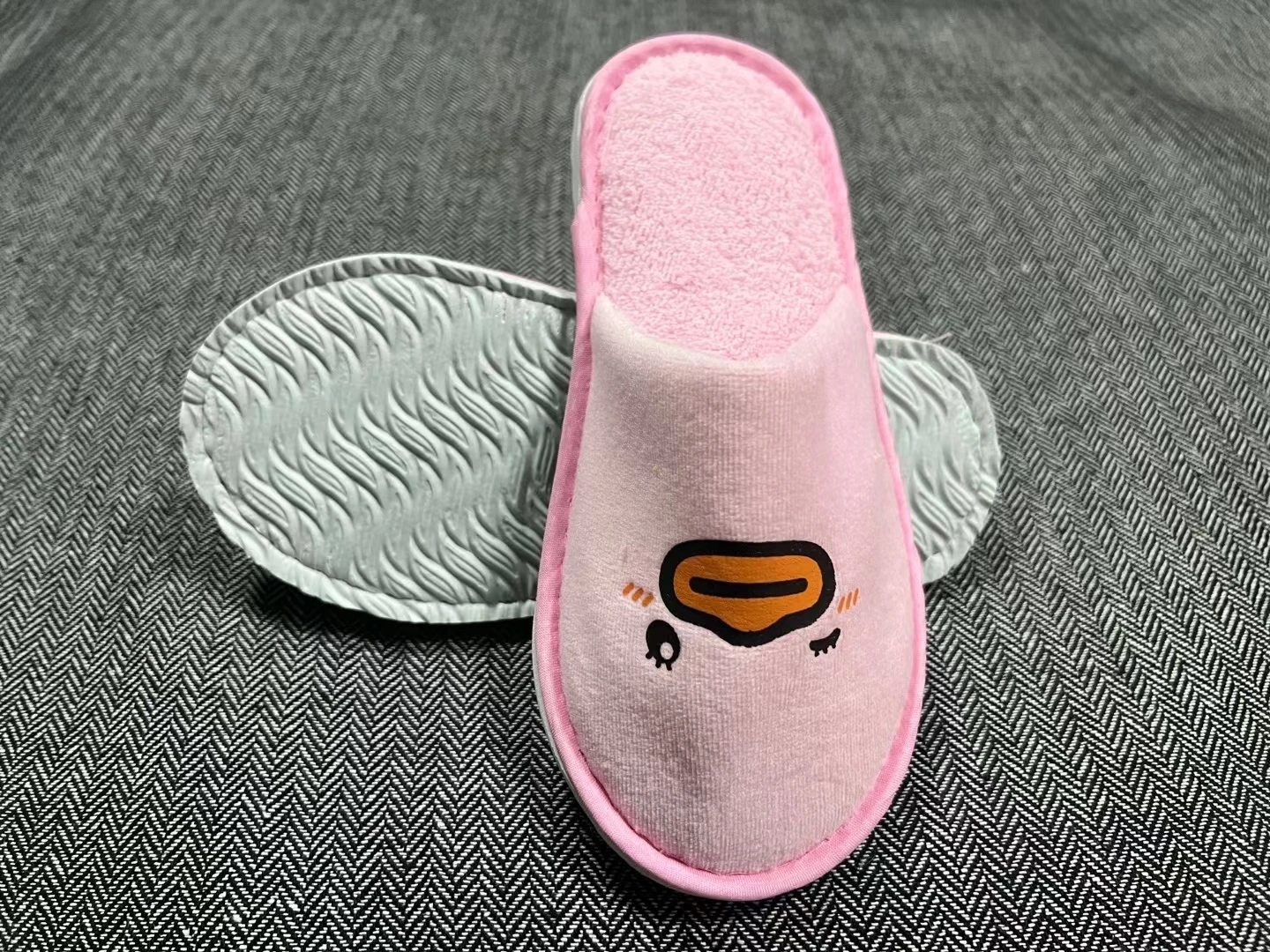 Индивидуальная ванная комната спа гостевой номер роскошный коралловый велюр черный белый отель тапочки с логотипом оптовая продажа Одноразовые гостиничные