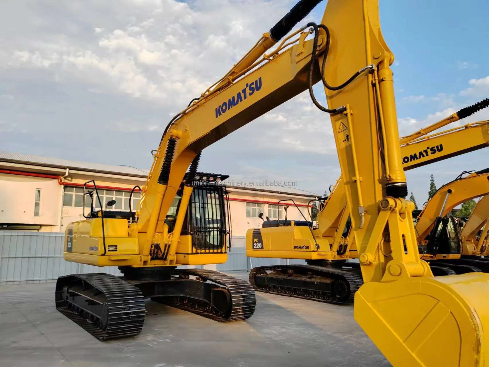 Japan Used Excavator Komatsu Pc200-8 Second Hand Crawler Excavator On