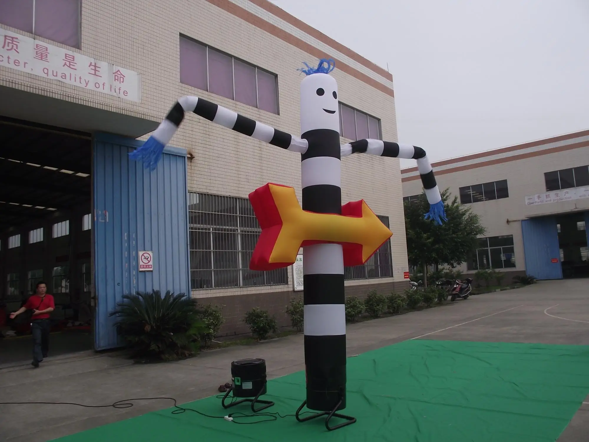 Inflatable Line Man Outdoor Inflatable Waving Tube Man for Sale - Custom Logo