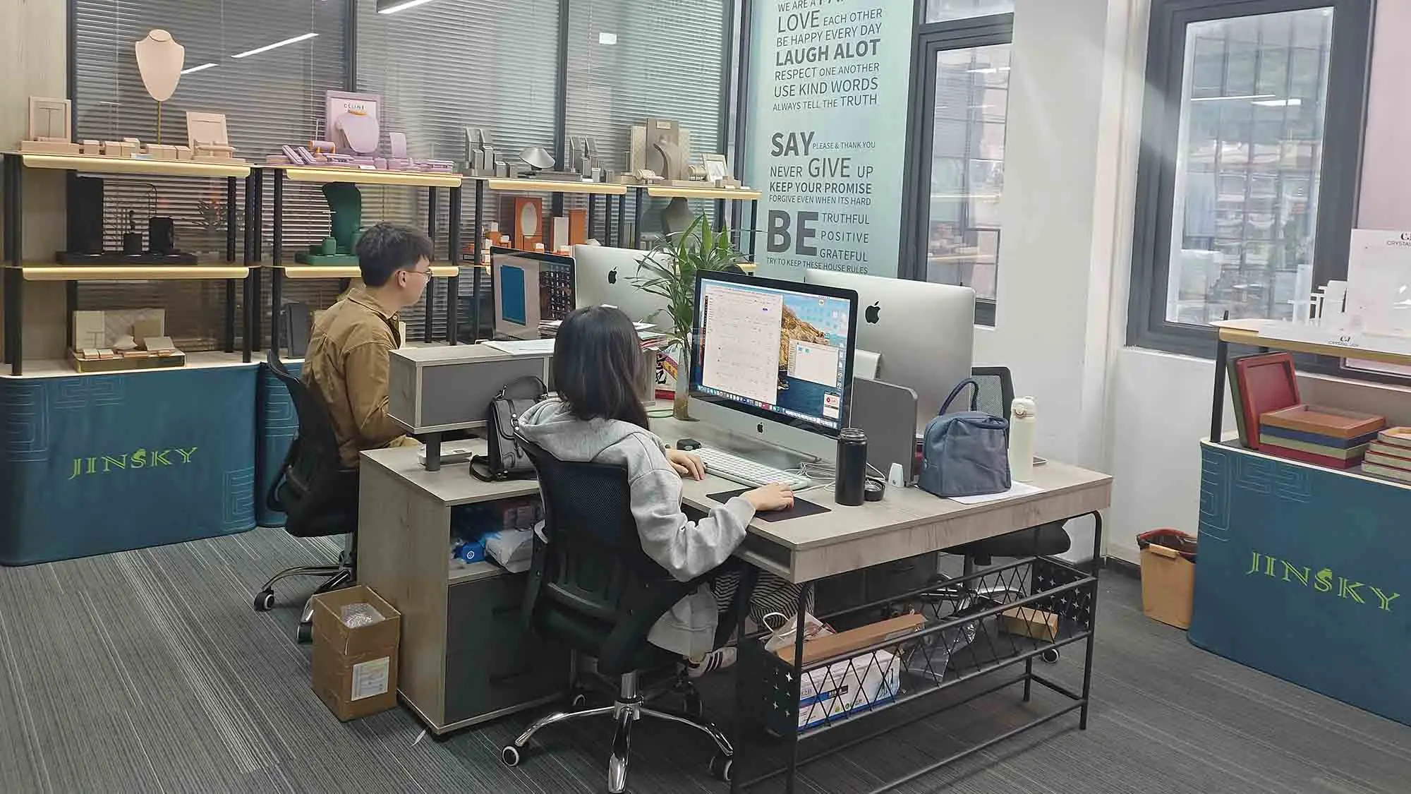 Hong Kong Jinsky Show & Packing Co., Limited