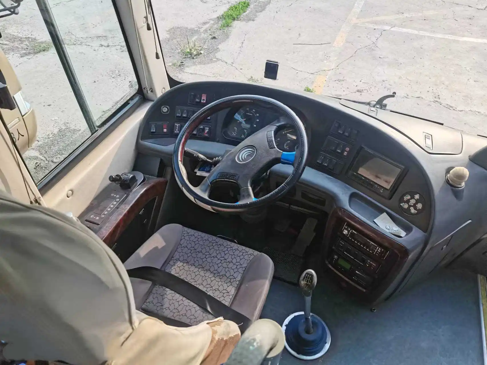 RIGHT HAND DRIVE GASOLINE POWERED YU TONG ZK6908 CITY BUS