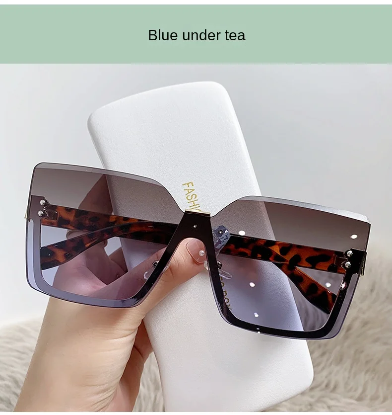 150 New Women Eyewear Rimless Trendy Sunglasses Large Square Sunglasses Personalized Glasses Retro Designer Fashion Sunglasses