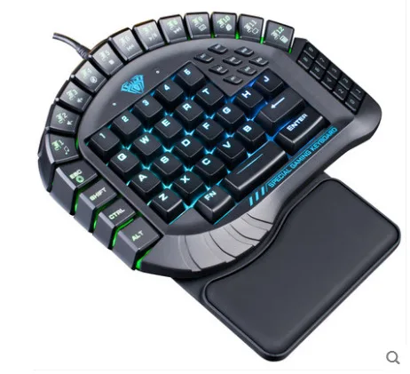 Клавиатуры wot. Клавиатура. Клавиатура и мышь для геймеров. Tarantula клавиатура. Игровая периферия.
