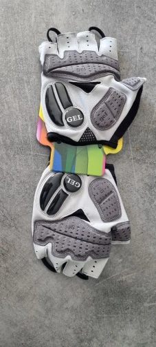 7 Giyo Gloves.jpg