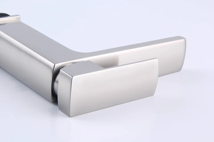 Mezclador de grifo de lavabo de baño cepillado con un solo orificio montado en cubierta