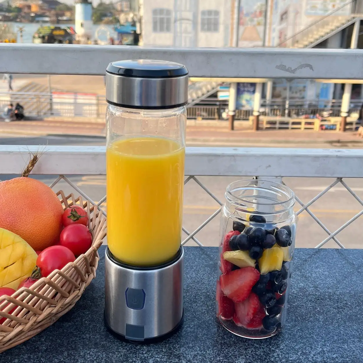 Wholesale Ice Crushing Mini Fruit Blender Portable Smoothie