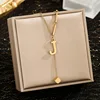 Collier lettre J