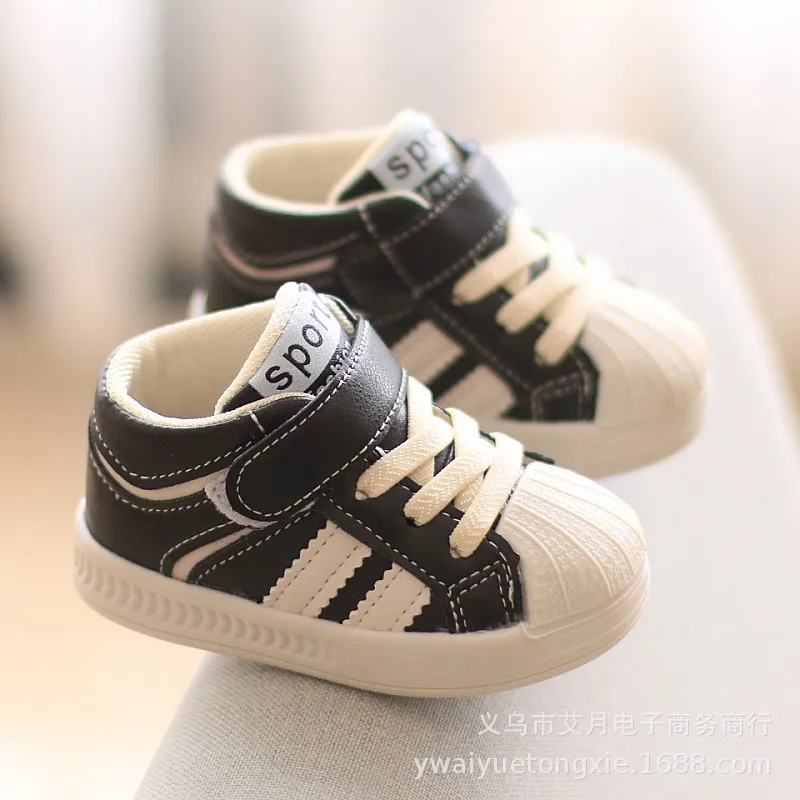 Модная детская прогулочная обувь; Новинка 2021 года; Белая прогулочная обувь; Легкая повседневная обувь на мягкой подошве для маленьких мальчиков и девочек