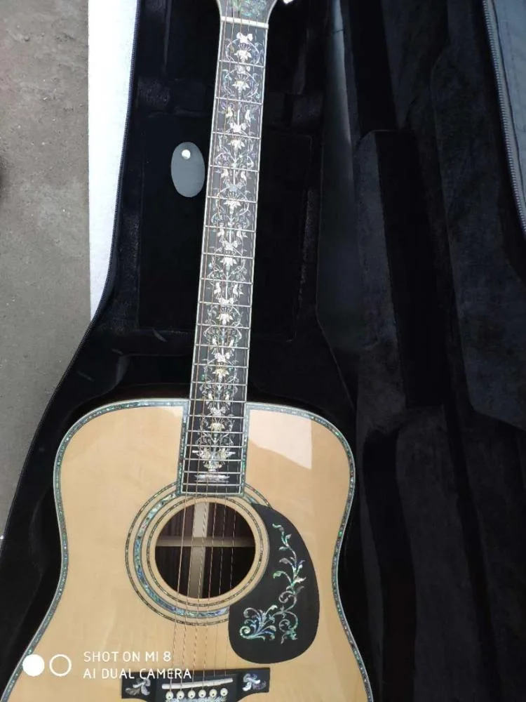 Chitarra Acustica In Celluloide Con Intarsi In Abalone E