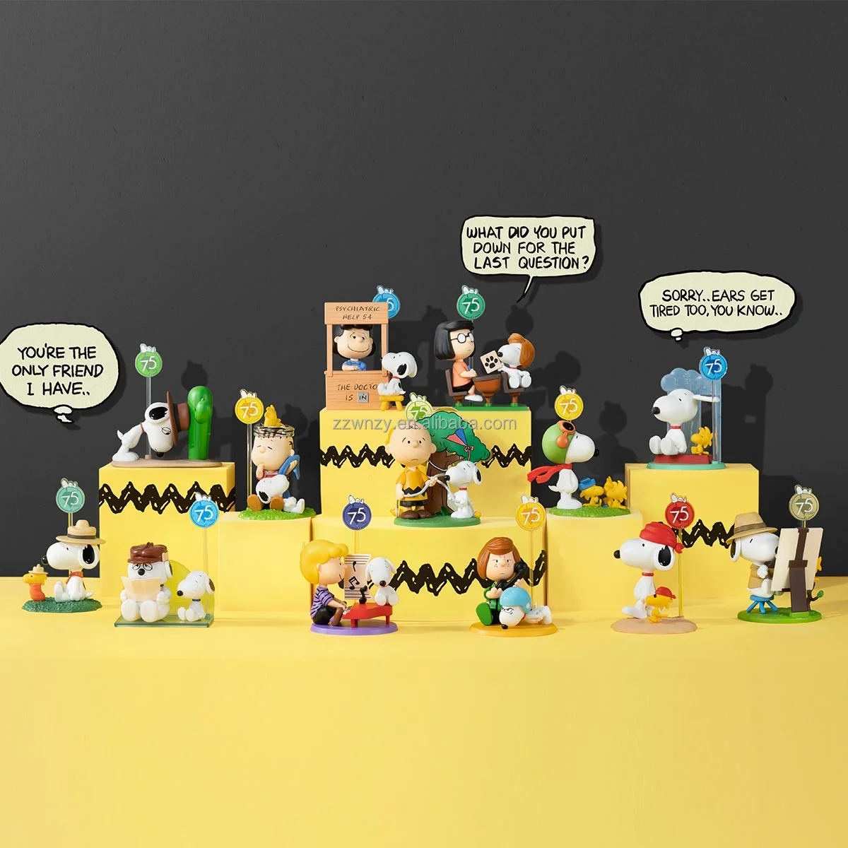 Peanuts 75th Anniversary - Snoopy Comic Life Series Figures